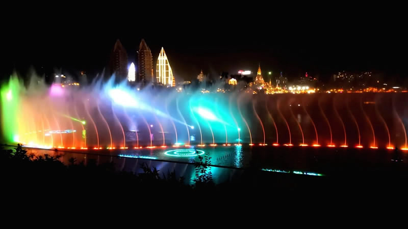 云南西双版納澜沦江大型湖面音乐喷泉